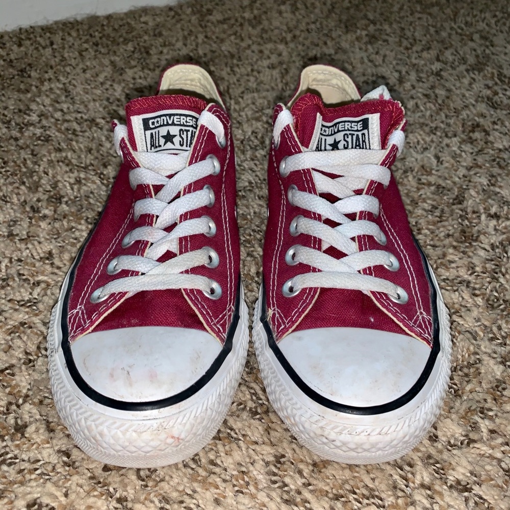 Maroon converse size 7